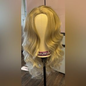 Long blonde curly synthetic wig